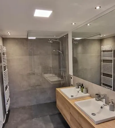 Upland Lounge 아파트